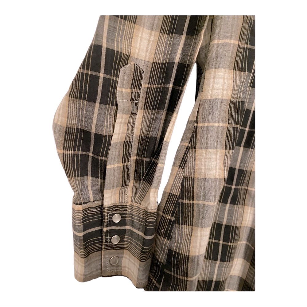 ELY-PLAINS’ Women’s lightweight plaid print button-up shirt. Size large - Picture 6 of 7